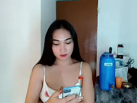 Snapshot of SweetLilly_18 chatting on 01/03/25, 07:18 SweetLilly 18 online show from 01/03/25, 07:18