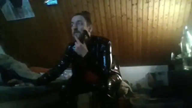 Snapshot of Genius1606 chatting on 12/14/25, 01:33 Genius1606 online show from 12/14/25, 01:33