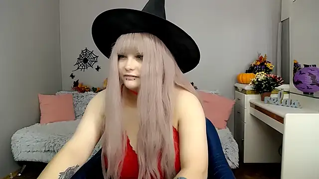 Estheri online show from 10/31/25, 07:09