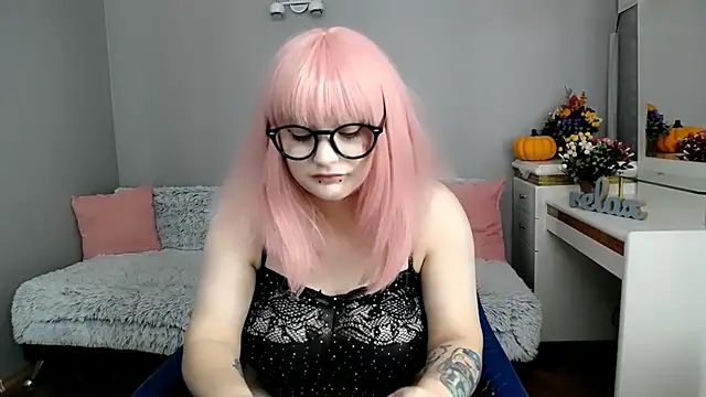 Estheri online show from 11/17/25, 07:03