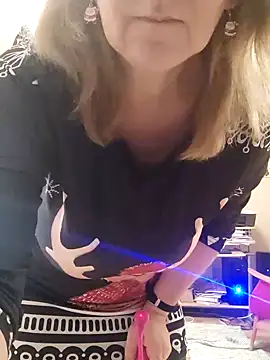 Snapshot of Elza01 chatting on 12/06/24, 07:21 Elza01 online show from 12/06/24, 07:21