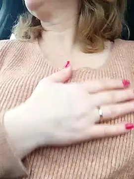 Snapshot of Elza01 chatting on 02/02/25, 06:37 Elza01 online show from 02/02/25, 06:37