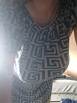 Snapshot of Elza01 chatting on 02/09/25, 06:33 Elza01 online show from 02/09/25, 06:33