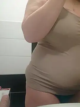 Snapshot of Elza01 chatting on 02/14/25, 06:23 Elza01 online show from 02/14/25, 06:23