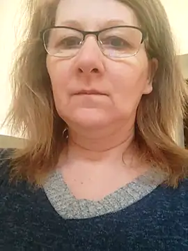 Snapshot of Elza01 chatting on 02/18/25, 06:26 Elza01 online show from 02/18/25, 06:26