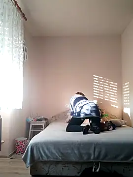 Snapshot of Elza01 chatting on 02/21/25, 06:51 Elza01 online show from 02/21/25, 06:51