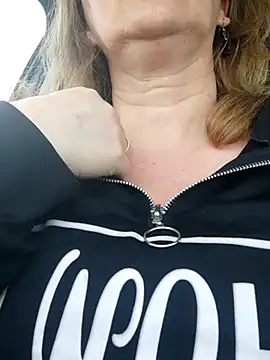 Snapshot of Elza01 chatting on 03/02/25, 06:16 Elza01 online show from 03/02/25, 06:16