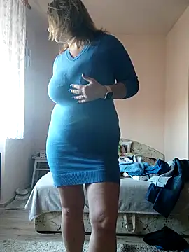 Snapshot of Elza01 chatting on 03/07/25, 02:56 Elza01 online show from 03/07/25, 02:56