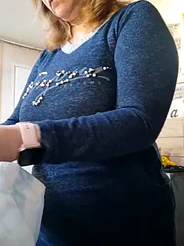 Snapshot of Elza01 chatting on 03/20/25, 07:03 Elza01 online show from 03/20/25, 07:03