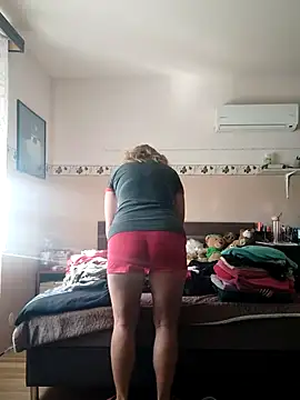 Snapshot of Elza01 chatting on 09/21/25, 07:10 Elza01 online show from 09/21/25, 07:10