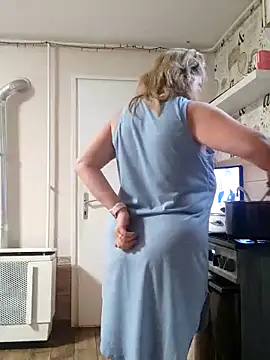 Snapshot of Elza01 chatting on 10/01/25, 05:13 Elza01 online show from 10/01/25, 05:13