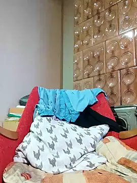 Snapshot of Elza01 chatting on 10/04/25, 05:55 Elza01 online show from 10/04/25, 05:55