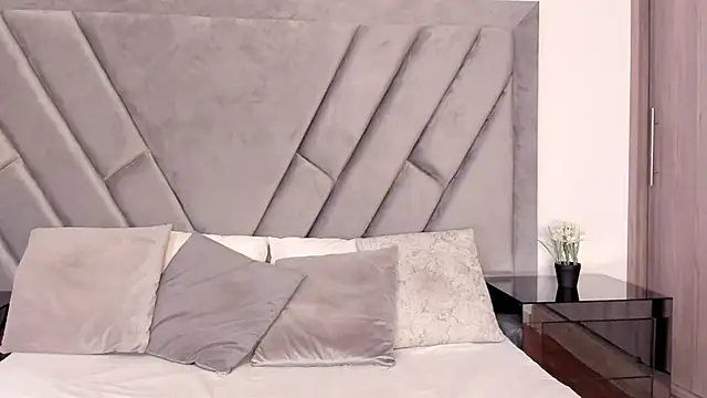 Emma jonness online show from 02/13/25, 07:10