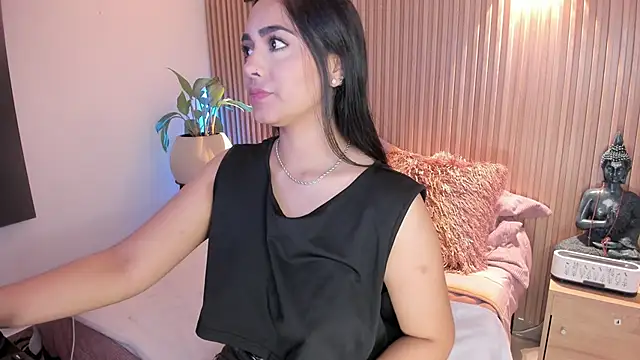 Snapshot of AMELIE_xx chatting on 11/25/25, 02:11 AMELIE xx online show from 11/25/25, 02:11