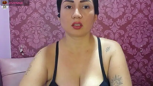 Snapshot of juliana_diaz chatting on 04/17/26, 11:24 juliana diaz online show from 04/17/26, 11:24