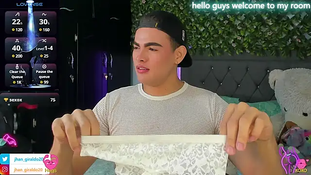 Snapshot of kamii_22 chatting on 02/06/25, 02:37 kamii 22 online show from 02/06/25, 02:37