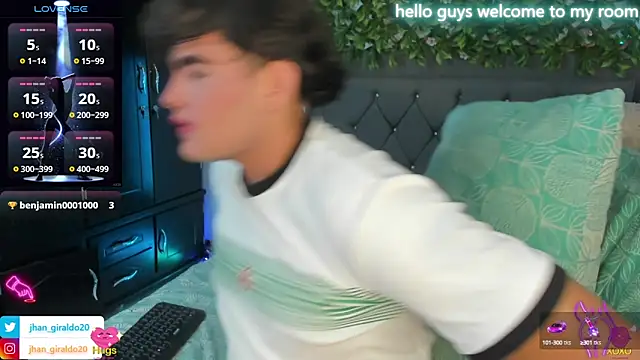 Snapshot of kamii_22 chatting on 02/09/25, 02:40 kamii 22 online show from 02/09/25, 02:40