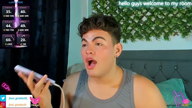 Snapshot of kamii_22 chatting on 12/18/25, 08:04 kamii 22 online show from 12/18/25, 08:04