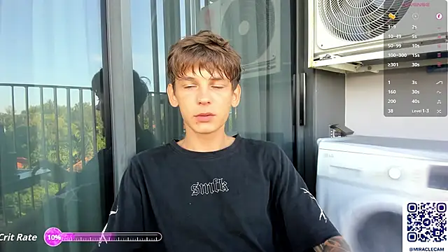 Snapshot of MiracleCam chatting on 10/13/25, 12:32 MiracleCam online show from 10/13/25, 12:32