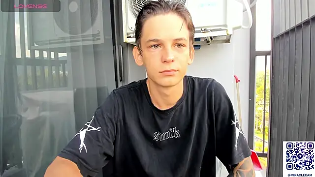 Snapshot of MiracleCam chatting on 10/15/25, 12:00 MiracleCam online show from 10/15/25, 12:00