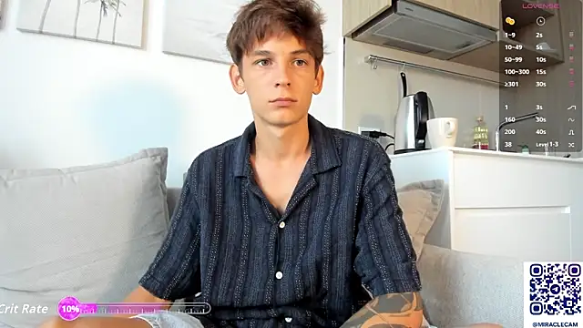 Snapshot of MiracleCam chatting on 10/17/25, 12:01 MiracleCam online show from 10/17/25, 12:01