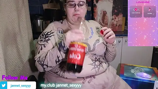 Snapshot of JannetPie chatting on 07/18/26, 01:21 JannetPie online show from 07/18/26, 01:21