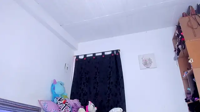 AlondraDiossa03 online show from 10/23/25, 07:34