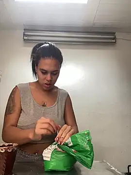 Snapshot of AlondraDiossa03 chatting on 02/01/26, 03:32 AlondraDiossa03 online show from 02/01/26, 03:32