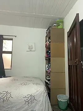 Snapshot of AlondraDiossa03 chatting on 02/24/26, 04:27 AlondraDiossa03 online show from 02/24/26, 04:27