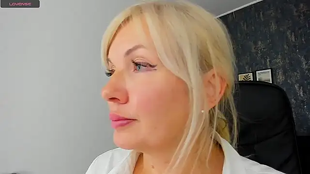 Snapshot of Abby_Moore_ chatting on 12/05/24, 09:39 Abby Moore online show from 12/05/24, 09:39