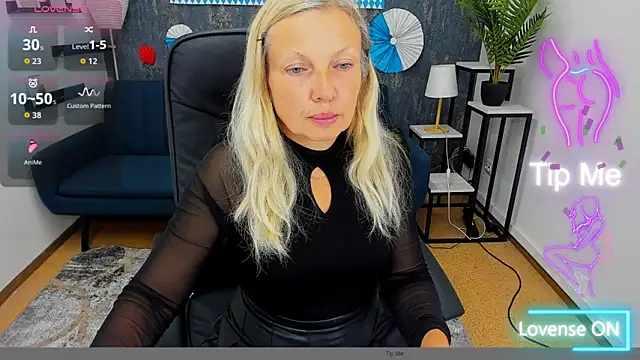 Snapshot of Abby_Moore_ chatting on 09/16/25, 07:09 Abby Moore online show from 09/16/25, 07:09