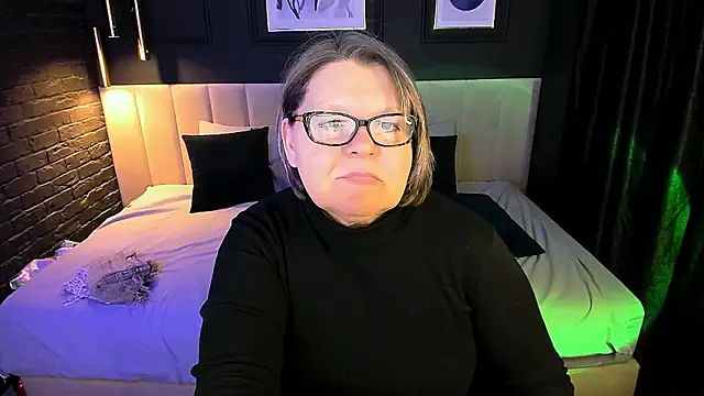 Shannonshine online show from 02/11/26, 01:16