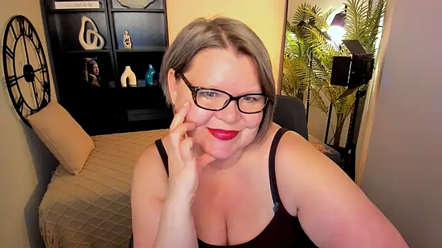 Snapshot of Shannonshine chatting on 06/18/26, 01:37 Shannonshine online show from 06/18/26, 01:37