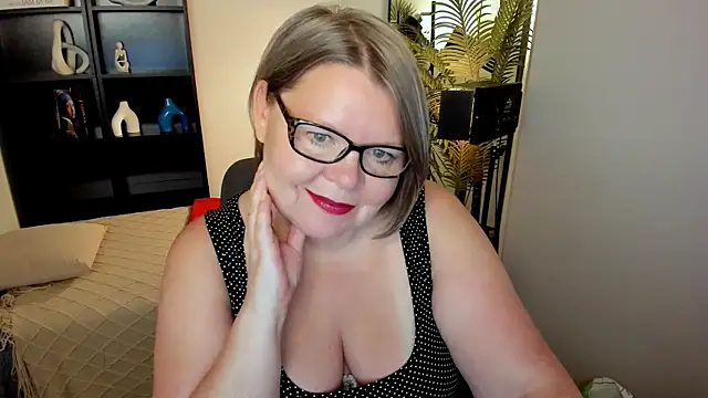 Snapshot of Shannonshine chatting on 07/09/26, 01:26 Shannonshine online show from 07/09/26, 01:26