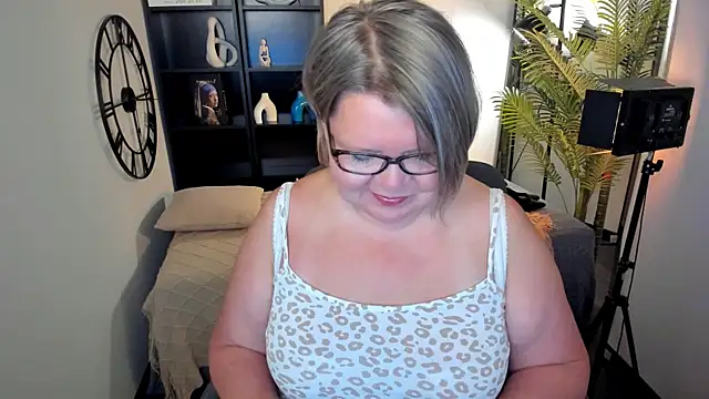 Snapshot of Shannonshine chatting on 07/14/26, 05:12 Shannonshine online show from 07/14/26, 05:12