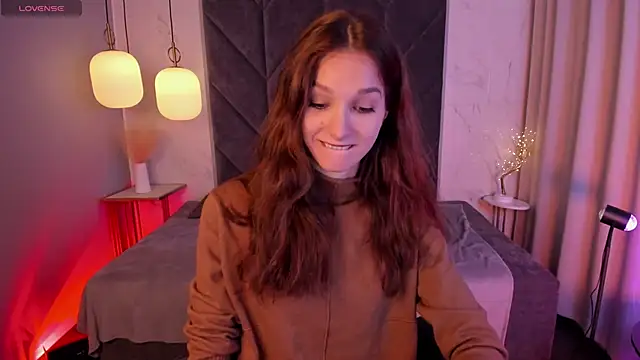 Snapshot of MirandaGlow chatting on 12/14/25, 05:46 MirandaGlow online show from 12/14/25, 05:46