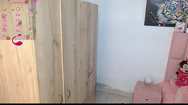 Snapshot of sofia_gold_ chatting on 01/09/25, 01:45 sofia gold online show from 01/09/25, 01:45