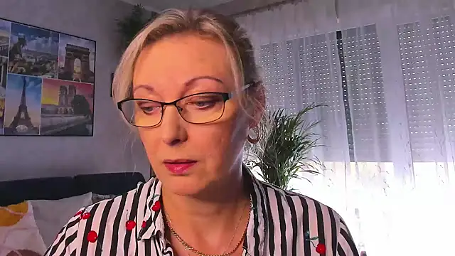 vanessa chat online show from 10/15/25, 01:22