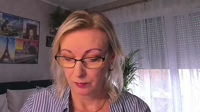 vanessa chat online show from 10/16/25, 01:23