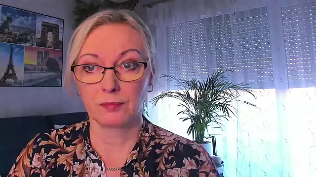 vanessa chat online show from 04/21/26, 04:12