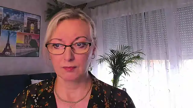 vanessa chat online show from 05/18/26, 02:56