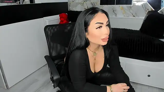 Snapshot of mistress_meryem chatting on 03/06/25, 11:42 mistress meryem online show from 03/06/25, 11:42