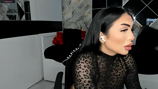 Snapshot of mistress_meryem chatting on 03/11/25, 03:05 mistress meryem online show from 03/11/25, 03:05