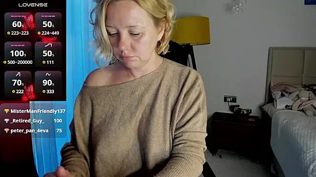 Snapshot of Colette__1977 chatting on 03/13/25, 03:39 Colette 1977 online show from 03/13/25, 03:39