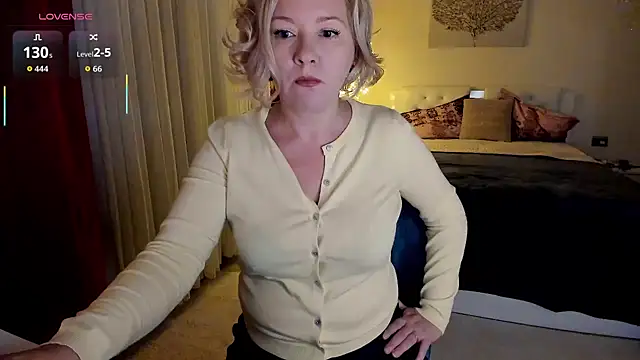 Snapshot of Colette__1977 chatting on 12/16/25, 04:06 Colette 1977 online show from 12/16/25, 04:06