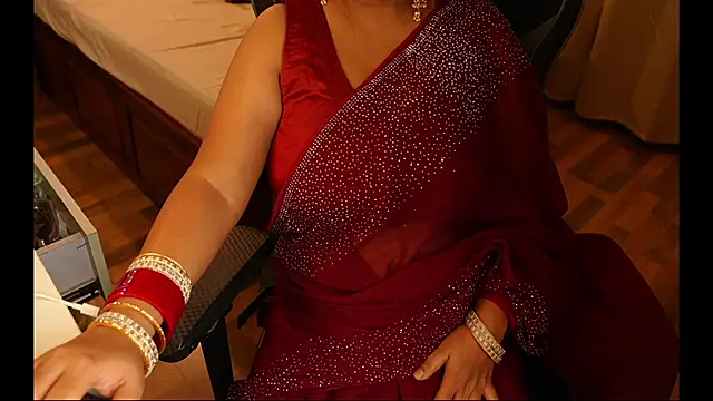 sneha hussy online show from 04/25/26, 12:02