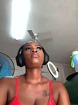 LuciousLips96 online show from 02/08/25, 06:33