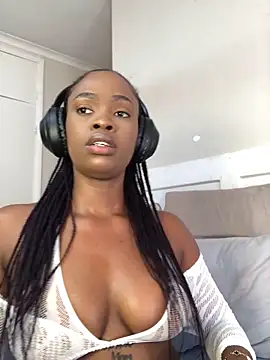 LuciousLips96 online show from 09/28/25, 08:52