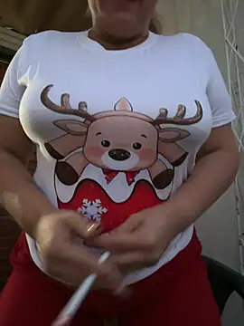 Snapshot of x_elena_x chatting on 12/12/24, 10:52 x elena x online show from 12/12/24, 10:52