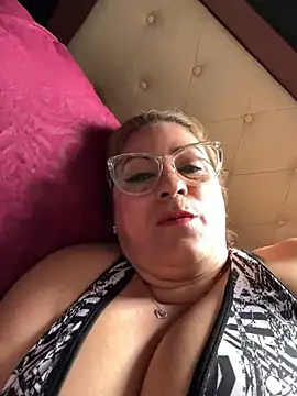 Snapshot of x_elena_x chatting on 12/19/24, 06:45 x elena x online show from 12/19/24, 06:45